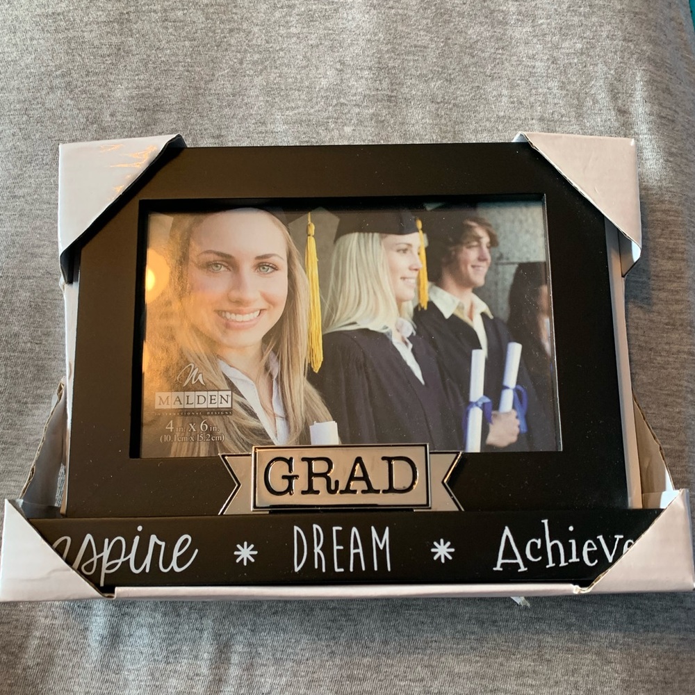 NWT Graduation Frame